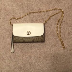 * BRAND NEW-NEVER WORN* COACH chain crossbody bag